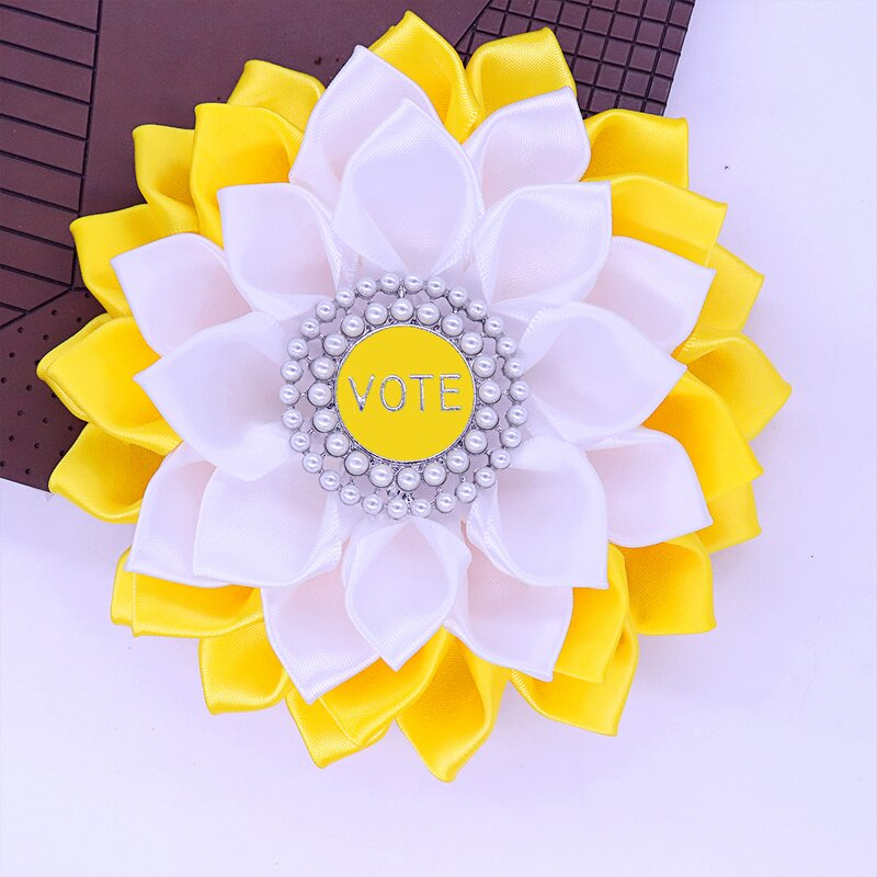 Corsage Voting Pin Factory - OEM Fashionable Gold White OGC