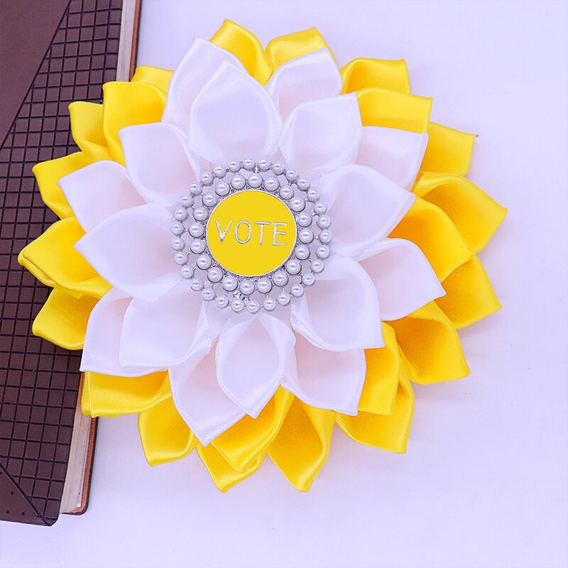 Corsage Voting Pin Factory - OEM Fashionable Gold White OGC