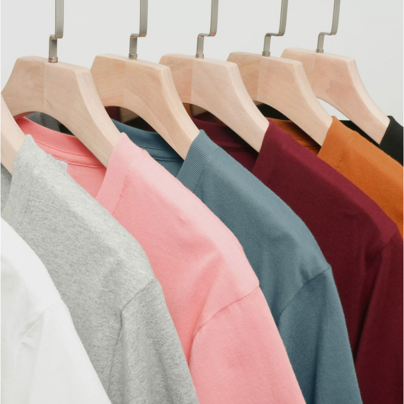 Men's T-Shirts Supplier - OEM Summer V Neck 220 Grams Custom Logo Cotton