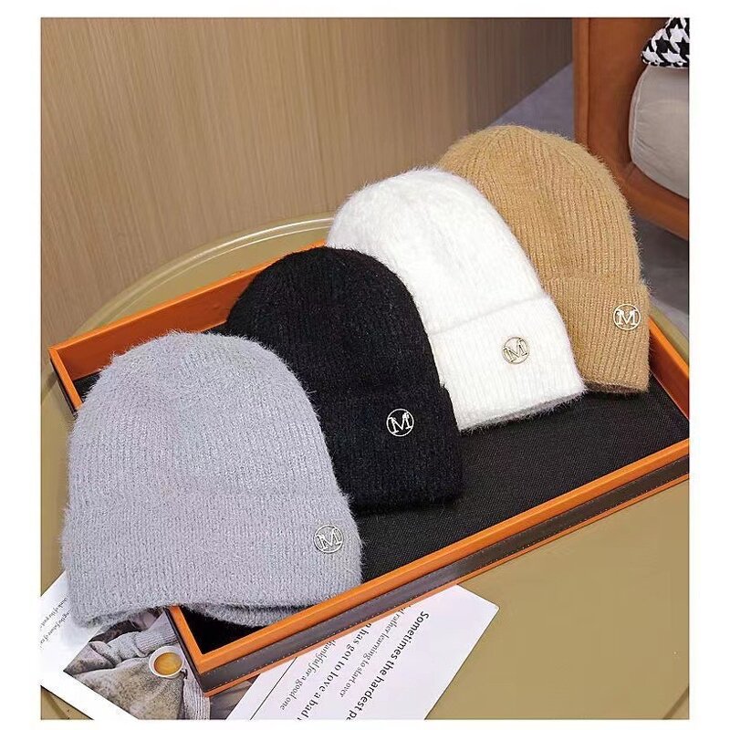 Knitted Beanie Factory - OEM 2026 New Soft Unisex Solid Metal Letter