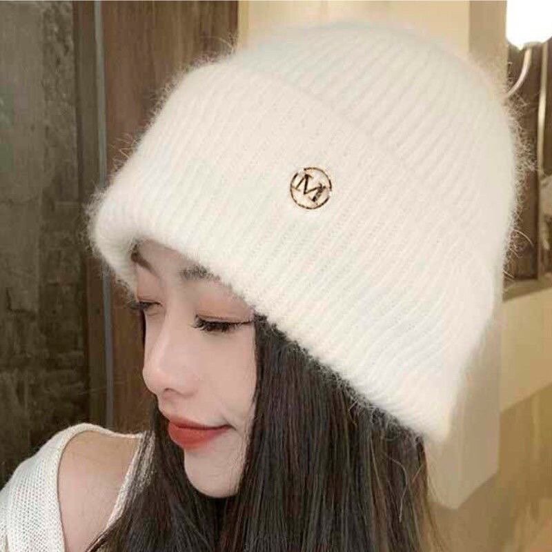 Knitted Beanie Factory - OEM 2026 New Soft Unisex Solid Metal Letter