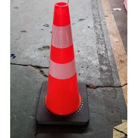 Traffic Cone Manufacturer - PE Cone with Rubber Base