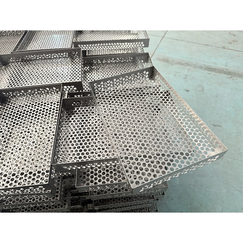 Baking Sheet Factory - Custom Hand Welded Double Edge Mesh Pan