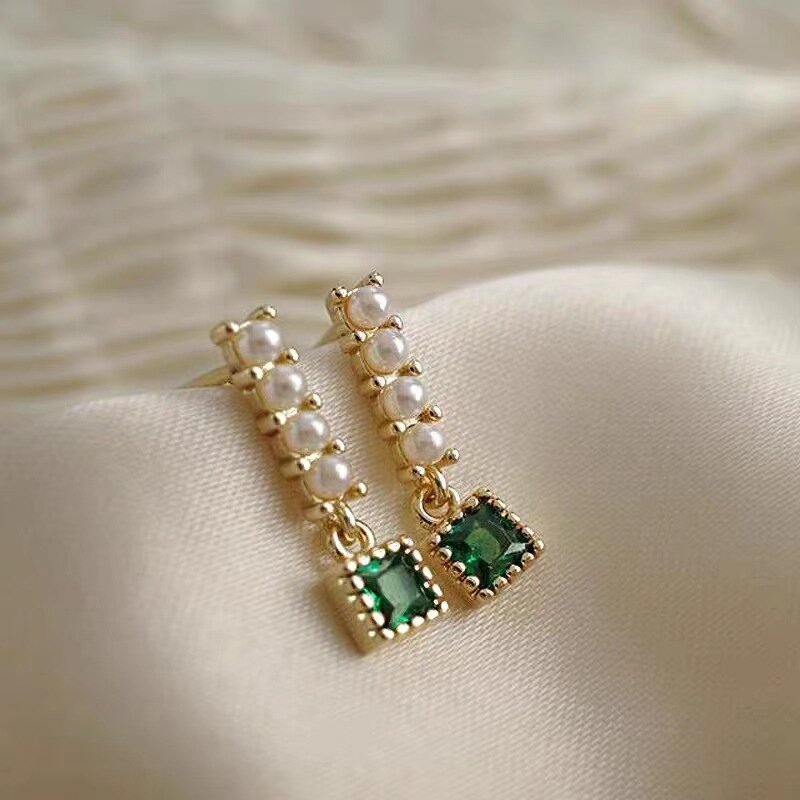 Mosquito Coil Ear Clip Factory - Vintage Emerald Zircon Pearl 18K Gold Plated