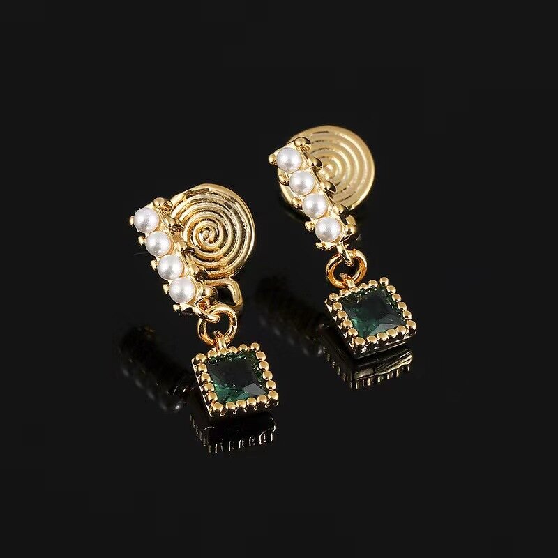 Mosquito Coil Ear Clip Factory - Vintage Emerald Zircon Pearl 18K Gold Plated