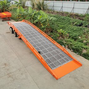 Mobile Hydraulic Yard Ramp - CE Certificate 4 Ton to 15 Ton for Container Sale