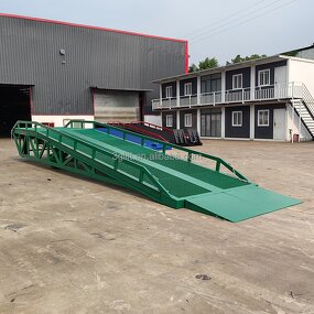 Portable Steel Forklift Yard Ramp - 10 Tons Mobile Hydraulic Dock for Trailers