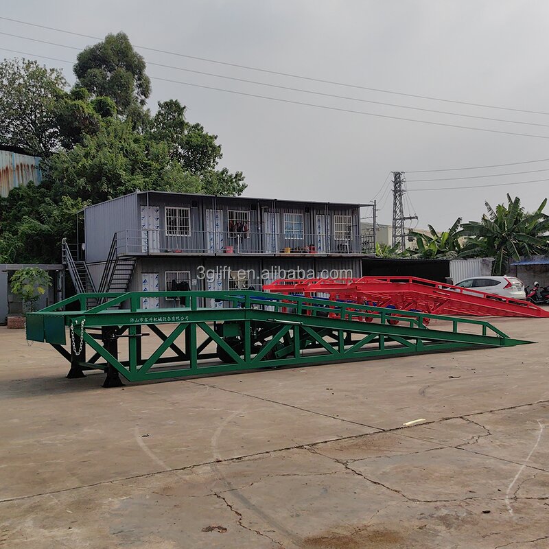 Portable Steel Forklift Yard Ramp - 10 Tons Mobile Hydraulic Dock for Trailers