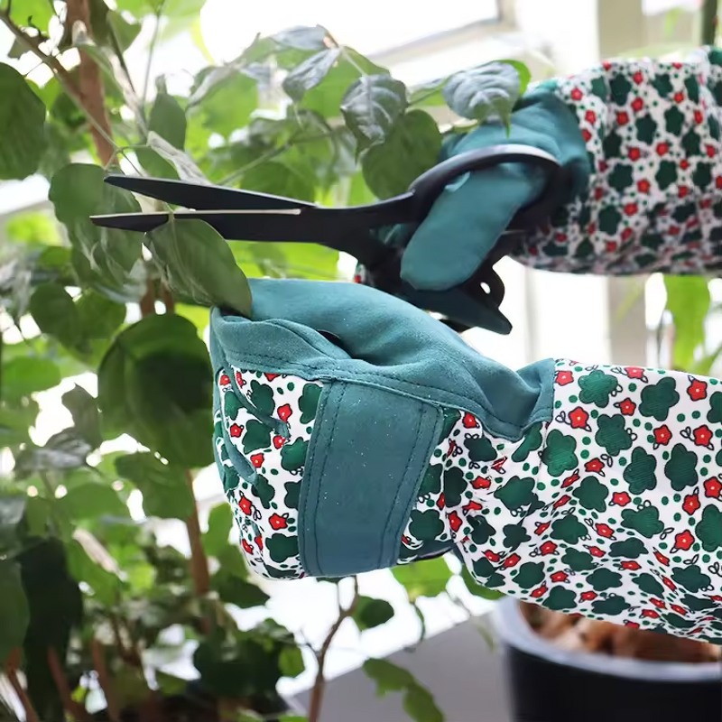Gardening Gloves - Long Thorn Forearm Protection for Pruning