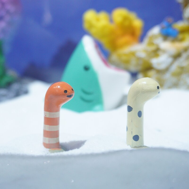 Moray Eel Aquarium Decoration Manufacturer - Wholesale Cute Blue Creative Bottom Spotted Striped Design made of Durable Plastic