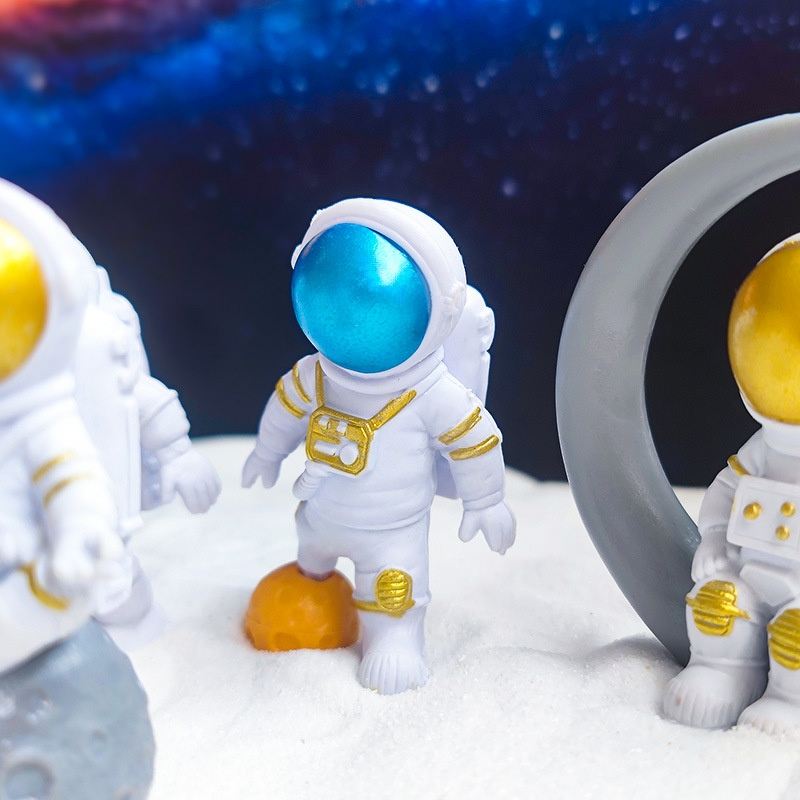 Astronaut Theme Decorative Ornaments Manufacturer - Creative New PVC Golden Blue Moon Spaceman Toy Graduation Gift for Fish tank
