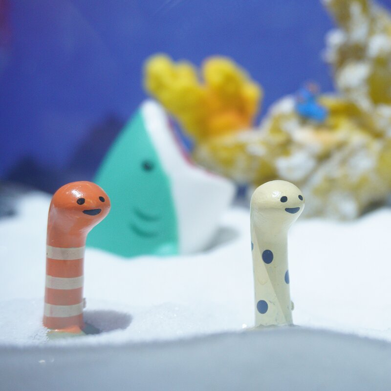 Moray Eel Aquarium Decoration Manufacturer - Wholesale Cute Blue Creative Bottom Spotted Striped Design made of Durable Plastic