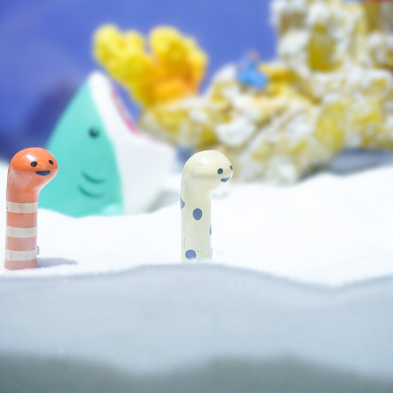 Moray Eel Aquarium Decoration Manufacturer - Wholesale Cute Blue Creative Bottom Spotted Striped Design made of Durable Plastic