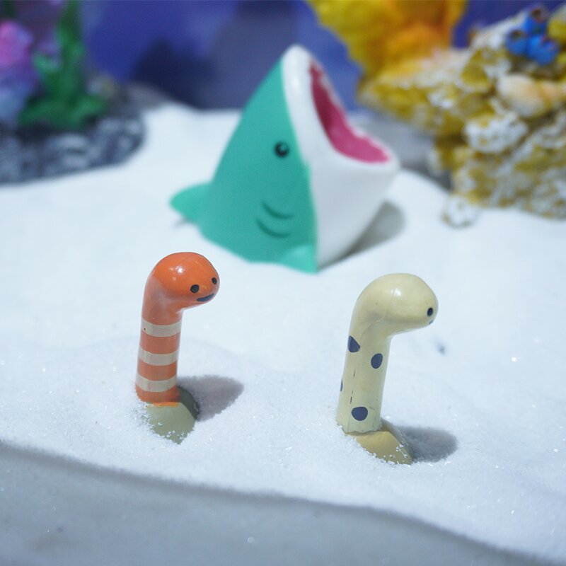 Moray Eel Aquarium Decoration Manufacturer - Wholesale Cute Blue Creative Bottom Spotted Striped Design made of Durable Plastic