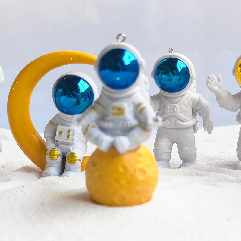 Astronaut Theme Decorative Ornaments Manufacturer - Creative New PVC Golden Blue Moon Spaceman Toy Graduation Gift for Fish tank