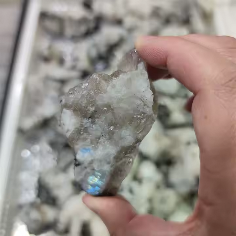 White Moonstone Crystal Manufacturer - Wholesale Natural Quartz with Blue Shining for Healing Crystal Crafts