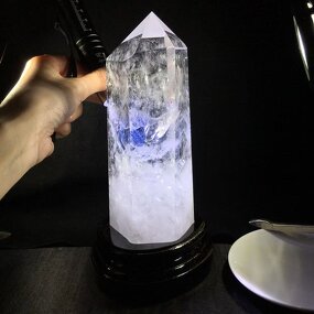Clear Quartz Point Manufacturer - Natural with Blue Needles Polished Energy Stone Column for Feng Shui Single-Pointed