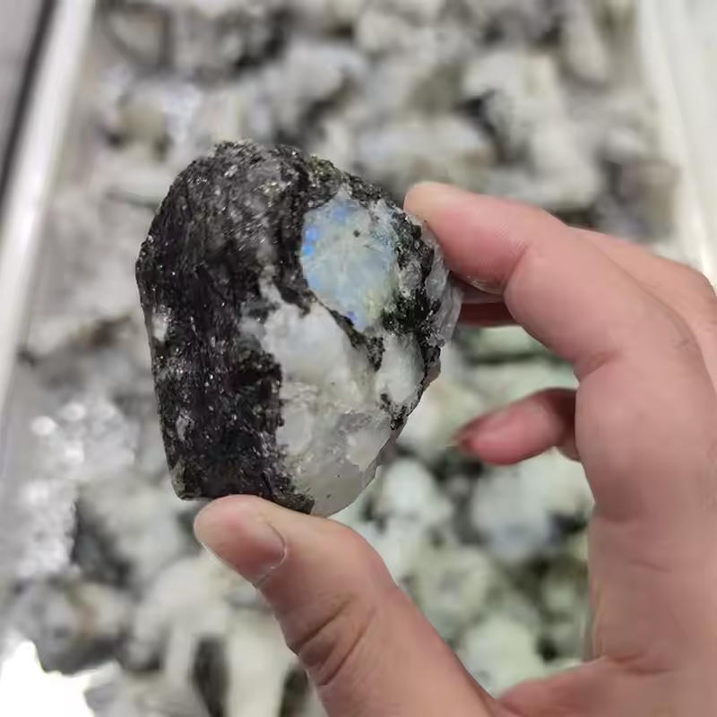 White Moonstone Crystal Manufacturer - Wholesale Natural Quartz with Blue Shining for Healing Crystal Crafts