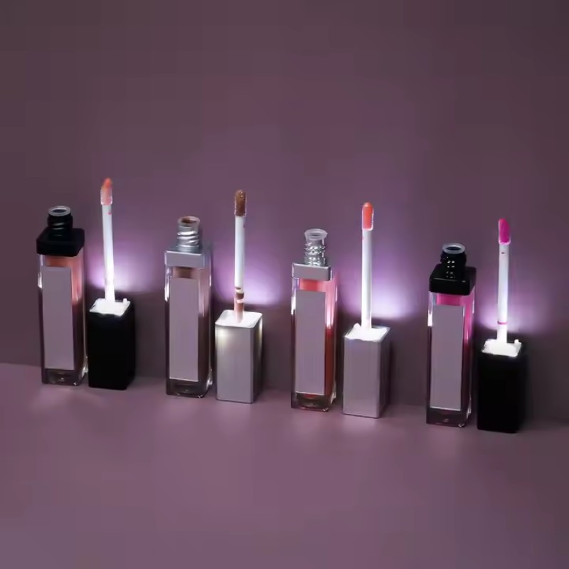 Lipgloss with Light Factory - Private Label LED Mirror Tube Packaging