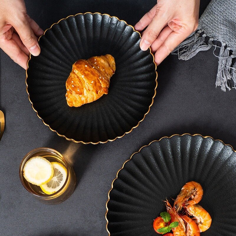 Ceramic Dinner Plate Set Manufacturer - Minimalist Flower Matte Black Serving Tray with Gold Rim Eco-Friendly Stoneware