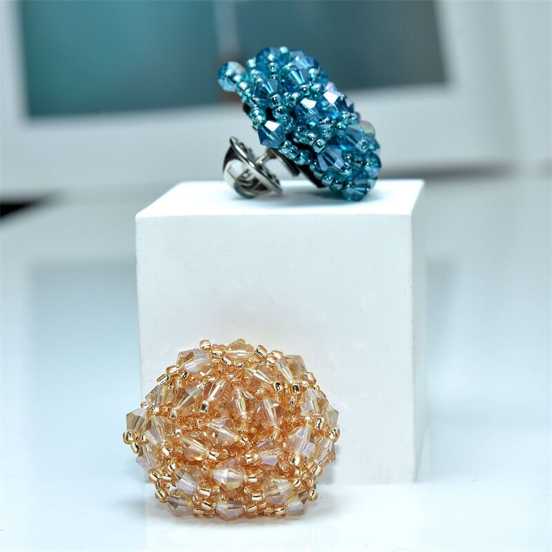 Lapel Pin Manufacturer - Wholesale Custom Men Women Fashion Flower