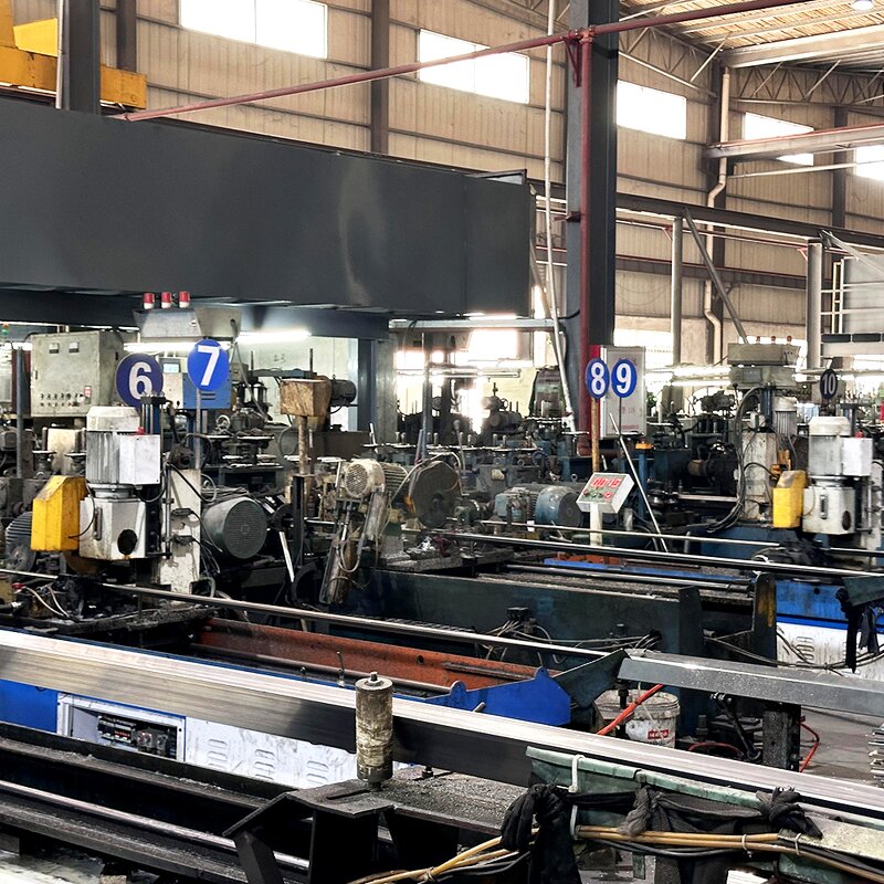 Stainless Steel Pipes Manufacturer - 201 202 304 304L 316 316L Welded Round Tube Cutting