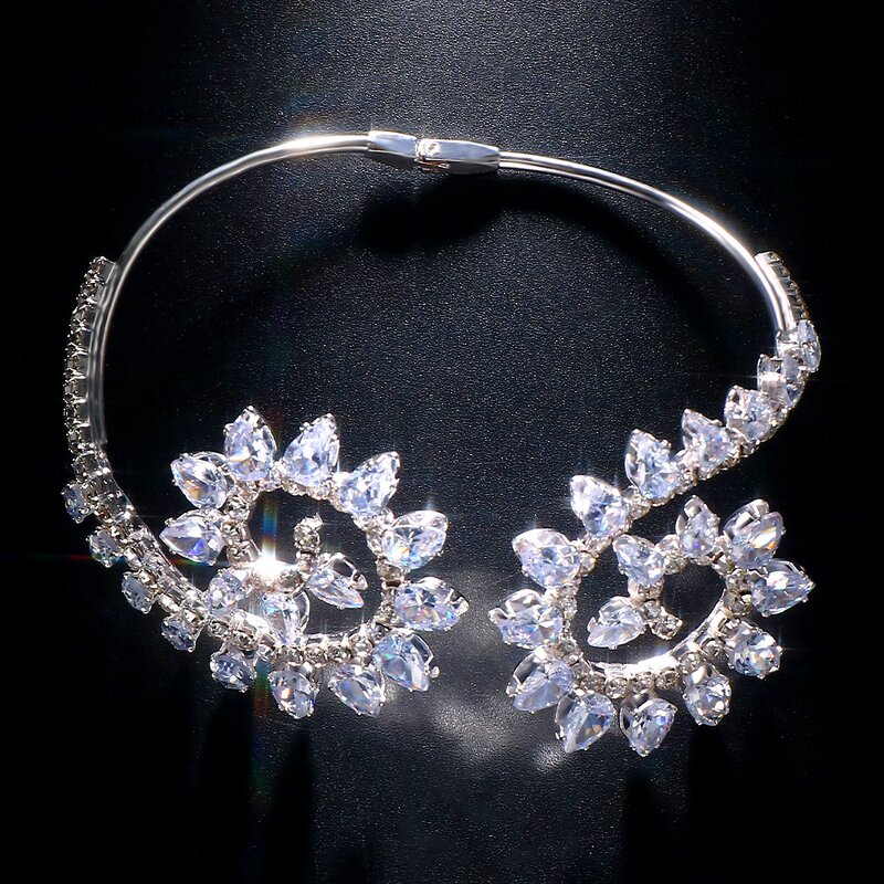 Fashion Bracelet Manufacturer - Rotating Flower Shaped Rhinestone Stainless Steel Plant Zircon for Women