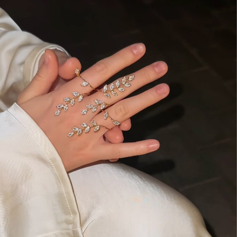 Fashion Bracelet Manufacturer - Rotating Flower Shaped Rhinestone Stainless Steel Plant Zircon for Women