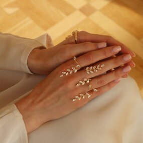 Fashion Rings Manufacturer - Leaves Wrapped Diamond Rhinestone Stainless Steel Elegant Retro Fine Jewelry