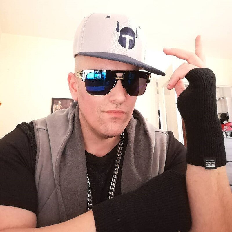 Sunglasses for Women Manufacturer - UV400 Oversized Metal Square Frame Polarized & Custom Logo