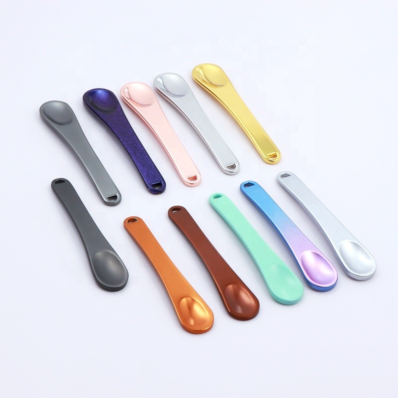 Makeup Spoon Factory - Gold Mini Curved Cosmetic Spatula
