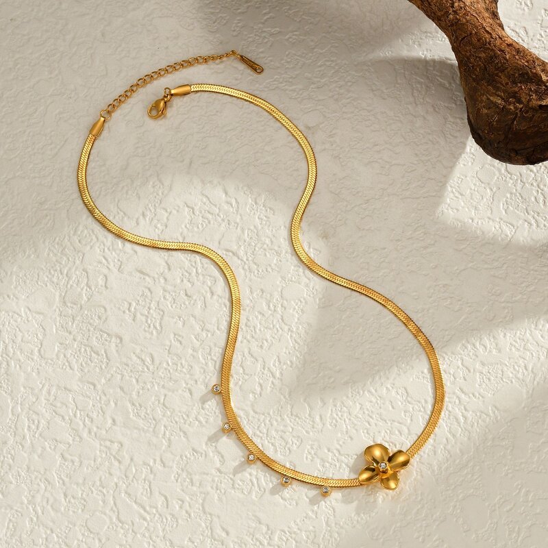 Stainless Steel Snake Chain Necklace for Women Manufacturer - 18K Gold Plated Diamond-studded Flower Pendant Choker