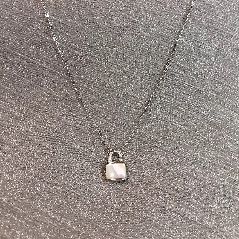 Personalized Necklace Manufacturer - Diamond-inlaid Shell Lock Pendant Collarbone Chain for Gift Sample Jewelry