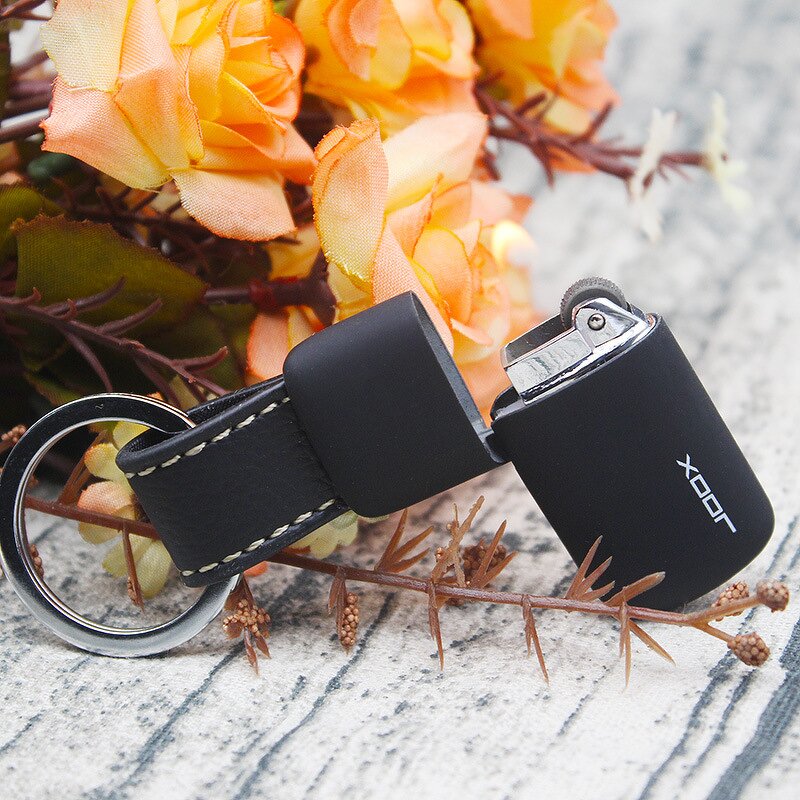Butane Gas Lighter Manufacturer - Classic Keychain with Grinding Wheel Open Flame Leather Pendant Inflatable Metal