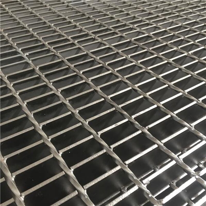 Metal Stair Treads Manufacturer - Heavy Duty Steel Grid Edging for Outdoor Stairs