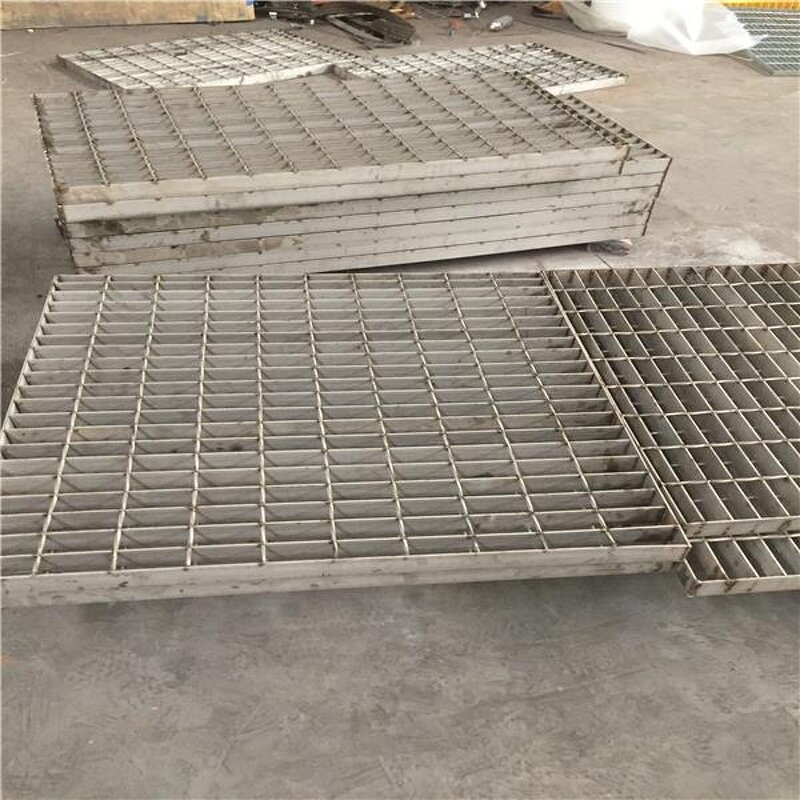 Metal Stair Treads Manufacturer - Heavy Duty Steel Grid Edging for Outdoor Stairs