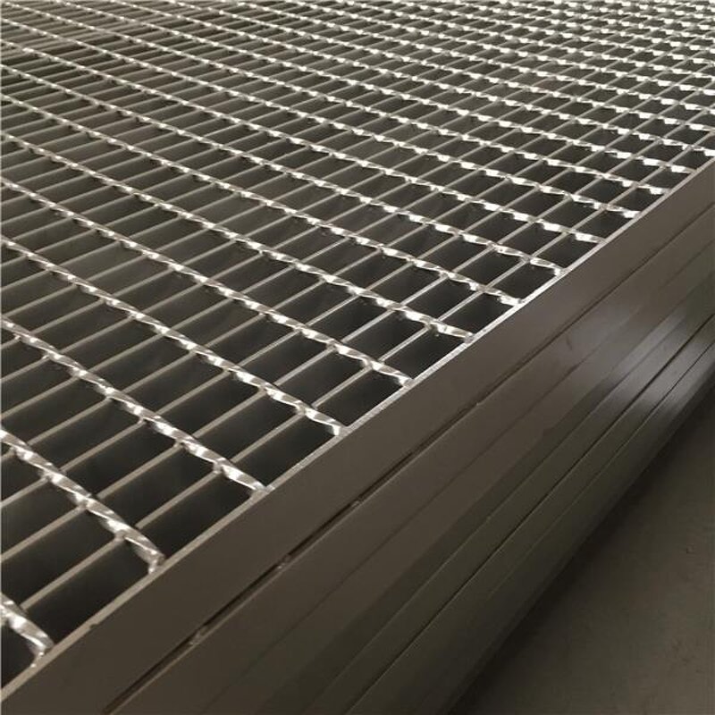 Metal Stair Treads Manufacturer - Heavy Duty Steel Grid Edging for Outdoor Stairs