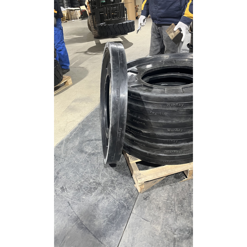 Solid Tire Manufacturer - 10.00-20/7.0 for Terex-Fuchs MHL 340