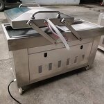 Vacuum packing machine