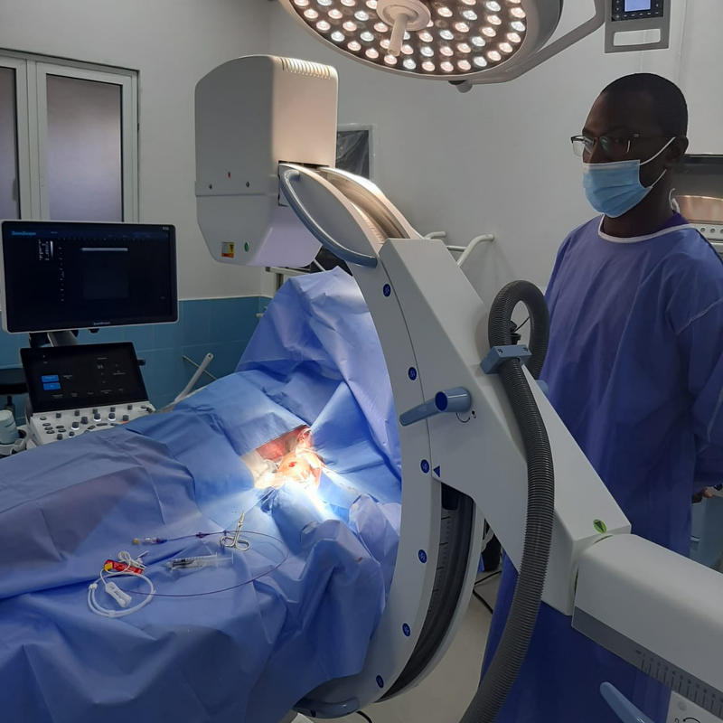 C-Arm X-ray Machine - High Resolution Portable Mobile Medical Radiology Equipment