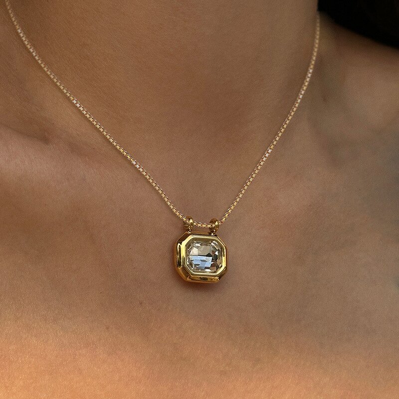 Necklaces Manufacturer - Graceful Round Design Cubic Zirconia with Imitated Pearl