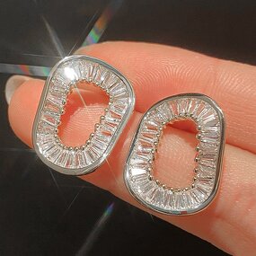 Earrings Manufacturer - Trendy Round Shaped Sparkling Imitated Diamond Drop