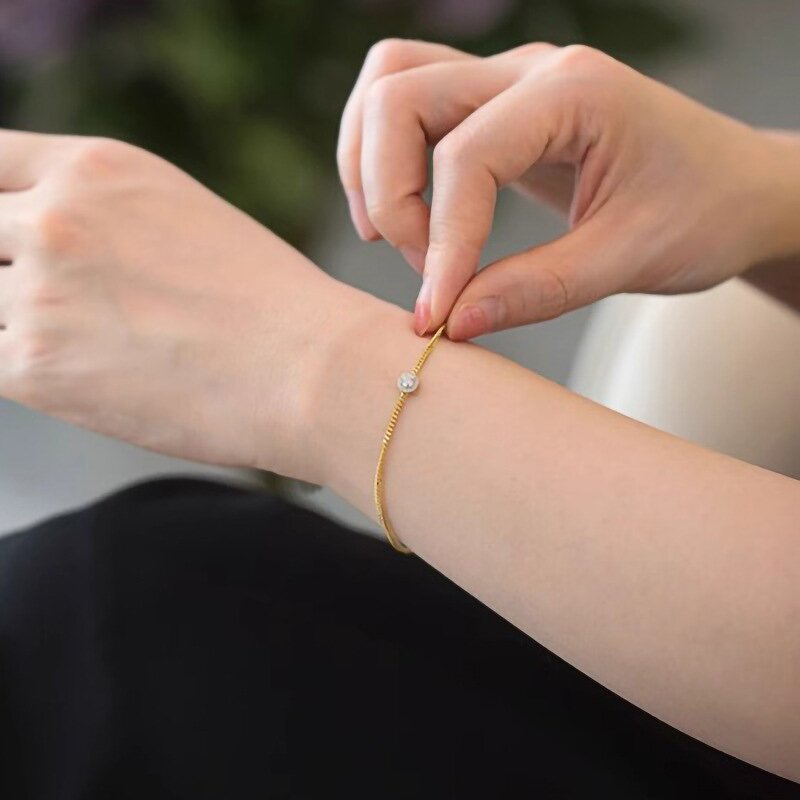 Bracelets Manufacturer - Luxury Geometric Square Shaped Sparkling Zircon