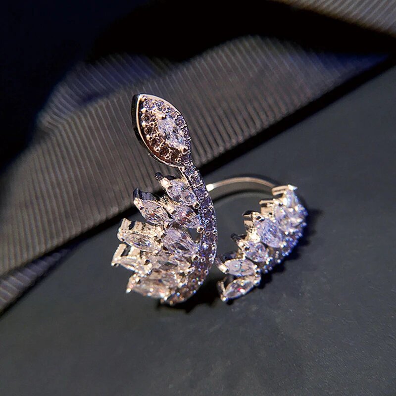 Rings Manufacturer - OEM Wholesale Light Green Crystal Feather Design Bridal