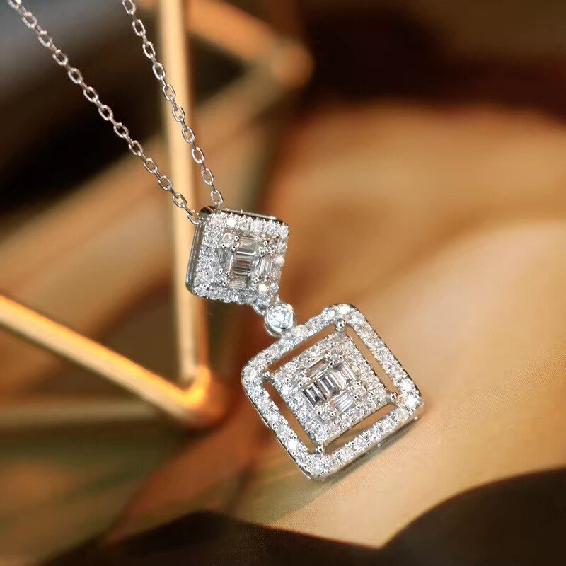 Necklaces Manufacturer - OEM Dainty Leaf Design Bling Bling Crystal Zircon Pendant