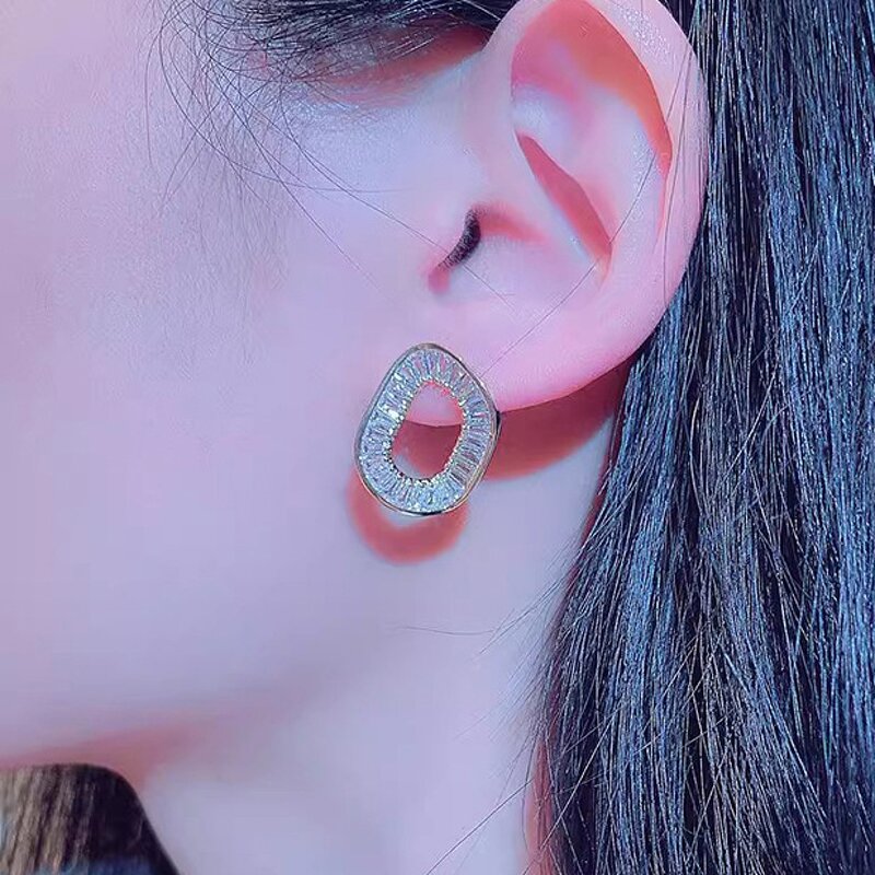 Earrings Manufacturer - Trendy Round Shaped Sparkling Imitated Diamond Drop