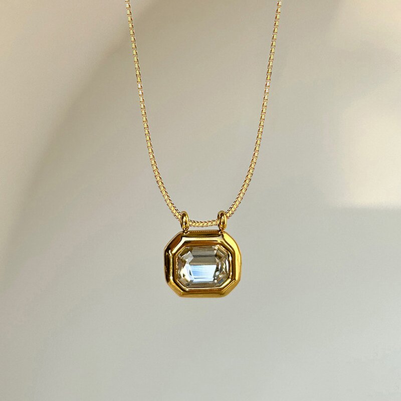 Necklaces Manufacturer - Graceful Round Design Cubic Zirconia with Imitated Pearl