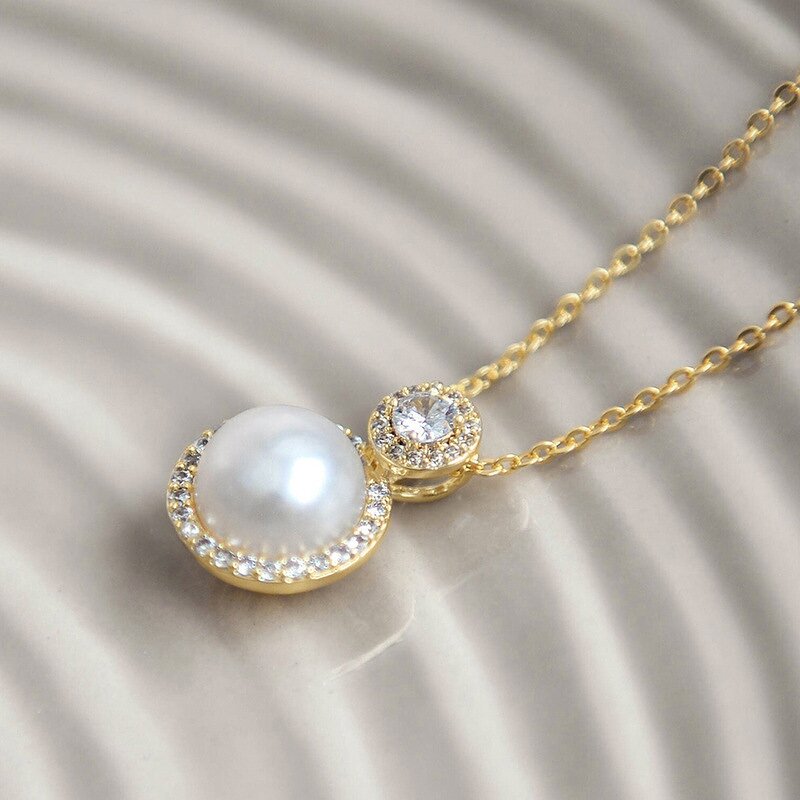 Necklaces Manufacturer - Gorgeous Moon Design Round Sparkling Simulated Moissanite