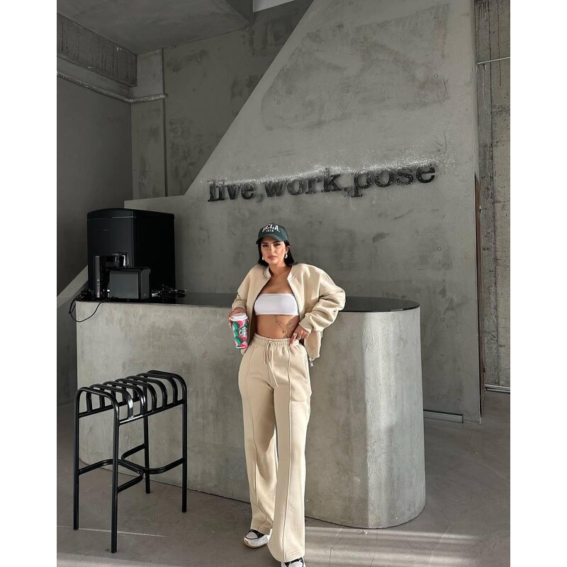 Women's Tracksuits Manufacturer - OEM Factory Custom Heavy Weigh Soft Fabric ZIP Sweatshirt Terry Cargo Jogging Set