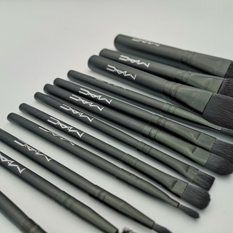 Makeup Brush Set Manufacturer - 12pcs Face Eyeshadow Eyeliner Lip Brush Set Tool with Metal Box